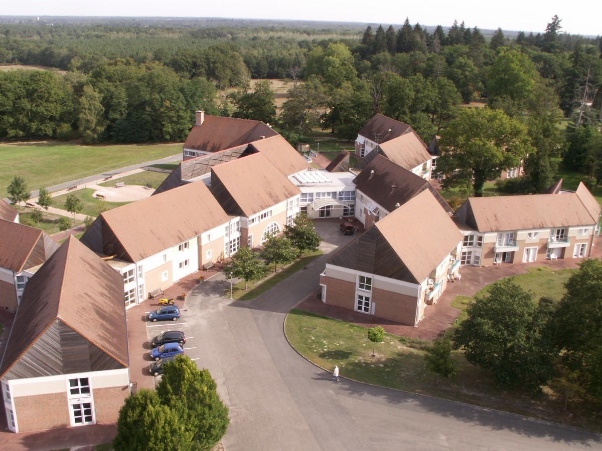 Domaine De Mont-Evray Hotel Nouan-le-Fuzelier Екстериор снимка